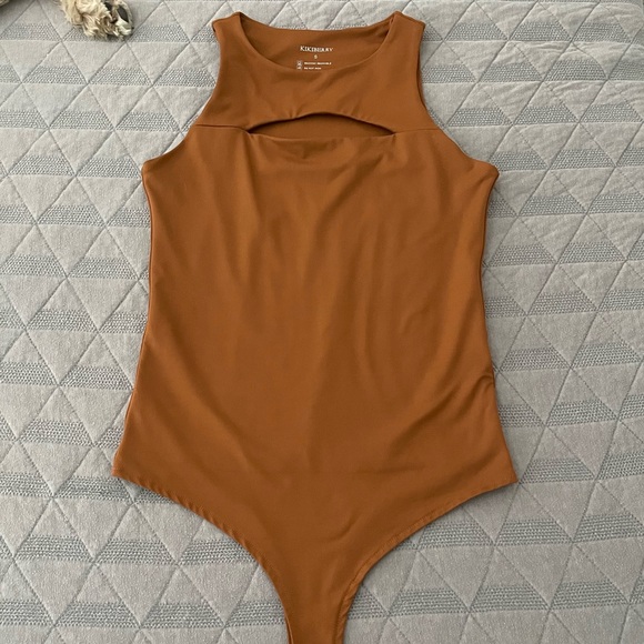 Kikiberry Tops - Key hole Bodysuit